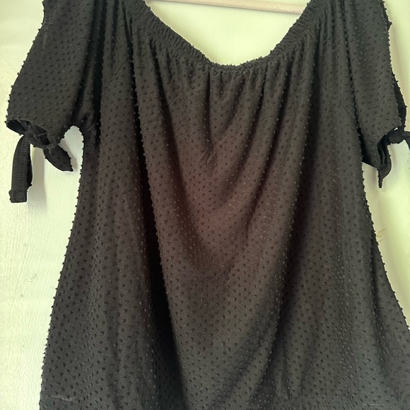 Black Off-Shoulder Buttoned Top - Picture 2 of 3